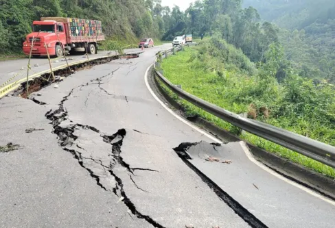 Imagem descritiva da notícia Feriado com chuva e bloqueios exige atenção nas estradas