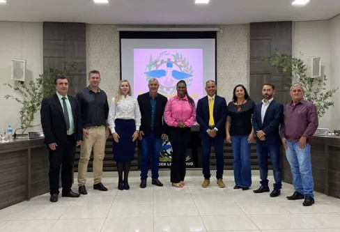 Imagem descritiva da notícia Câmara de Ivaiporã empossa suplente na vaga de Vila Real