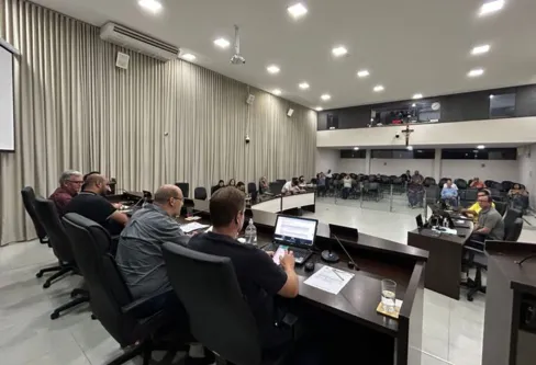 Imagem descritiva da notícia Com pequeno público, Câmara realiza última sessão noturna