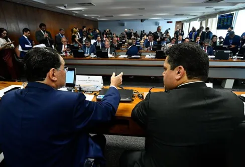 Imagem descritiva da notícia Comissão aprova texto-base da reforma tributária