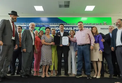 Imagem descritiva da notícia Paraná anuncia recursos extras 
de R$ 403 milhões para saúde