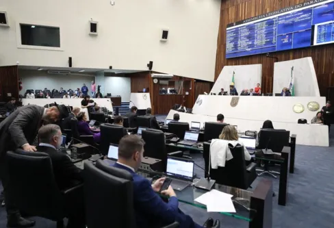 Imagem descritiva da notícia Deputados aprovam projetos de incentivo ao turismo no PR