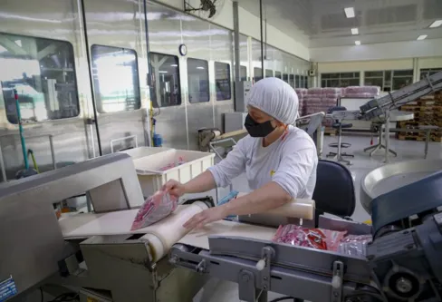 Imagem descritiva da notícia Indústria paranaense registra crescimento de 3,5% em agosto