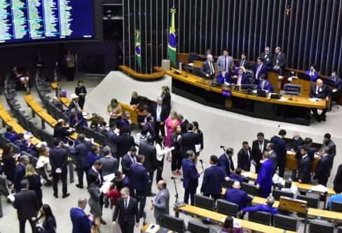 Imagem descritiva da notícia Projeto propõe 154 vagas para mulheres na Câmara