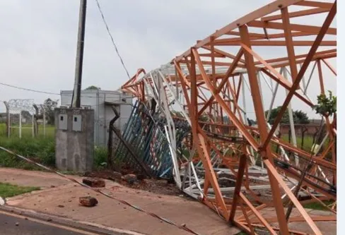 Imagem descritiva da notícia Vendaval derruba torre
de comunicação da GMA