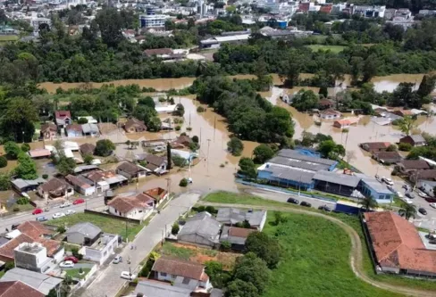 Imagem descritiva da notícia Paraná reserva 
R$ 1 milhão para custear hotéis para desabrigados