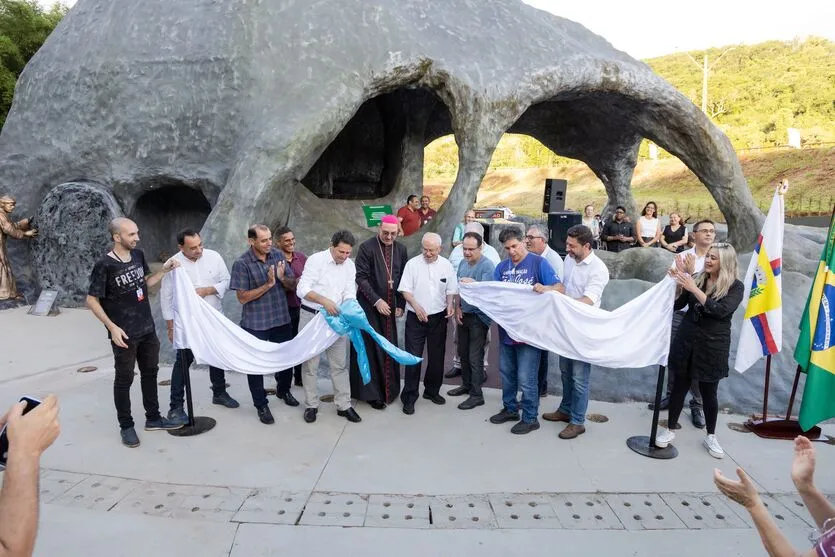 Imagem descritiva da notícia Com gruta e novas esculturas sacras, 
Parque da Redenção é reinaugurado