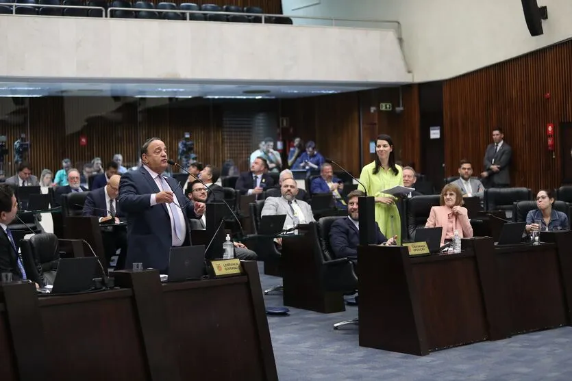 Imagem descritiva da notícia Deputados aprovam elevação da alíquota do ICMS no Paraná