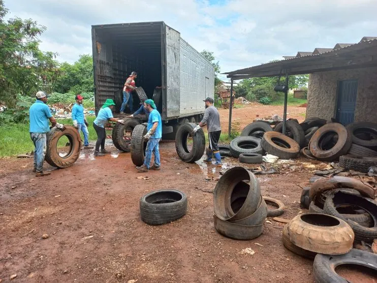 Imagem descritiva da notícia Parceria garante reciclagem de toneladas de pneus em Faxinal