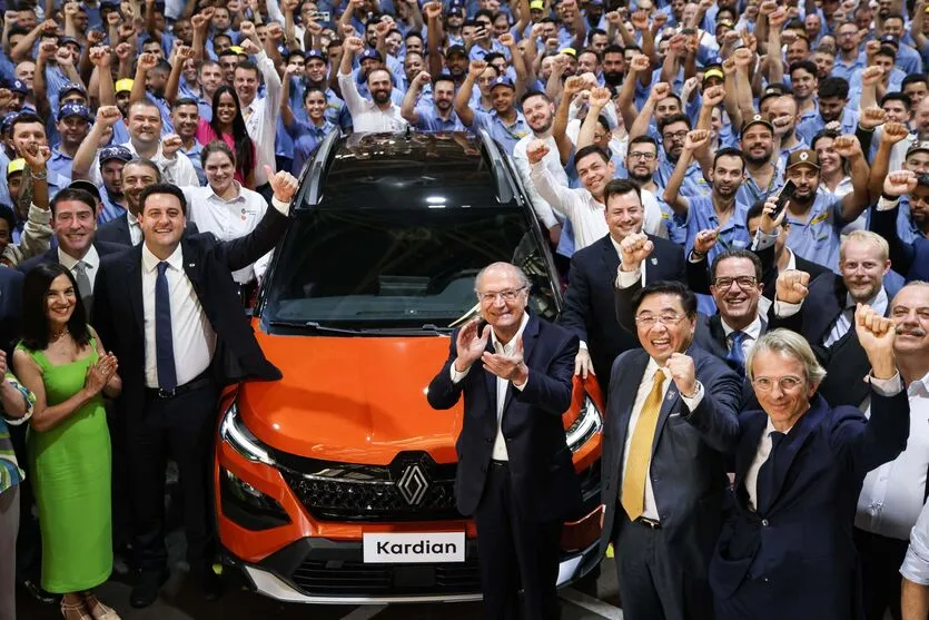 Imagem descritiva da notícia Ratinho Jr. destaca 25 anos da Renault no Paraná