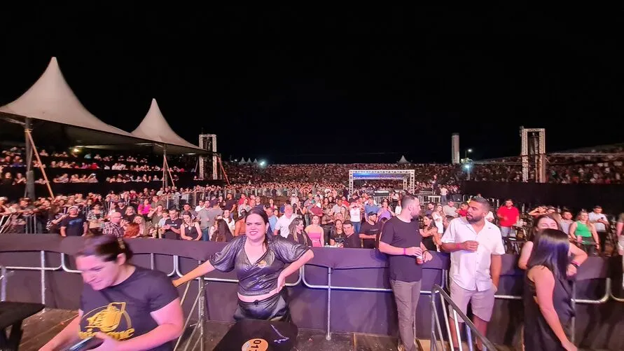 Imagem descritiva da notícia Shows da 
Expovale reúnem grande público 
em Ivaiporã