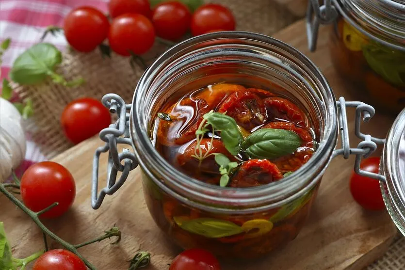 Imagem descritiva da notícia Tomate seco sem segredo: aprenda como fazer em casa essa delícia