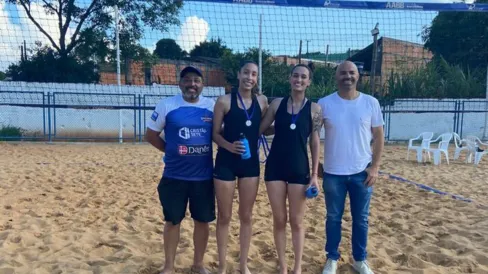 Imagem descritiva da notícia Torneio de vôlei de praia define duplas campeãs em Apucarana