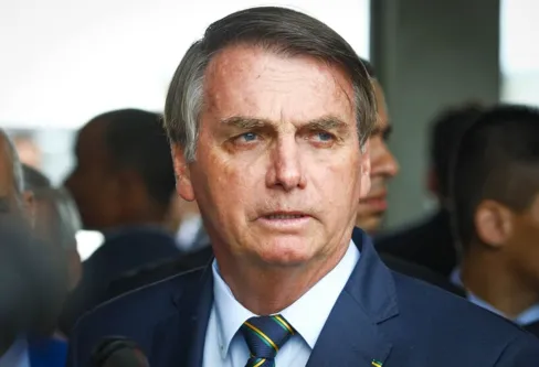 Imagem descritiva da notícia Assembleia aprova homenagem a Bolsonaro