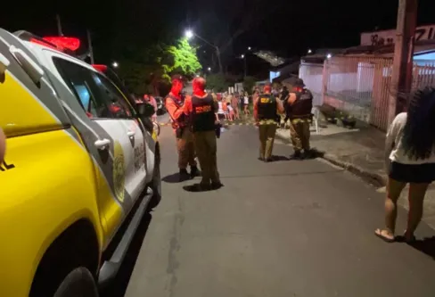 Imagem descritiva da notícia Caminhoneiro é assassinado a tiros em bar no Jardim Catuaí