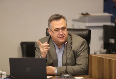 Imagem descritiva da notícia Beto Preto reassume mandato de deputado federal nesta terça