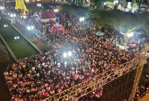 Imagem descritiva da notícia Celebração com Frei Gilson leva multidão à Praça Rui Barbosa