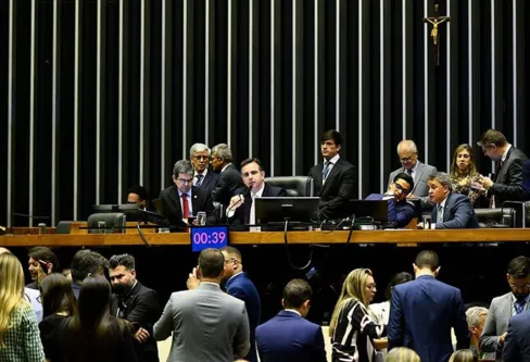 Imagem descritiva da notícia Congresso derruba veto de Lula à desoneração da folha
