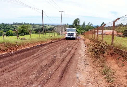 Imagem descritiva da notícia Recursos de Itaipu vão  levar asfalto para estrada  rural em Apucarana