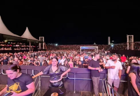 Imagem descritiva da notícia Shows da 
Expovale reúnem grande público 
em Ivaiporã