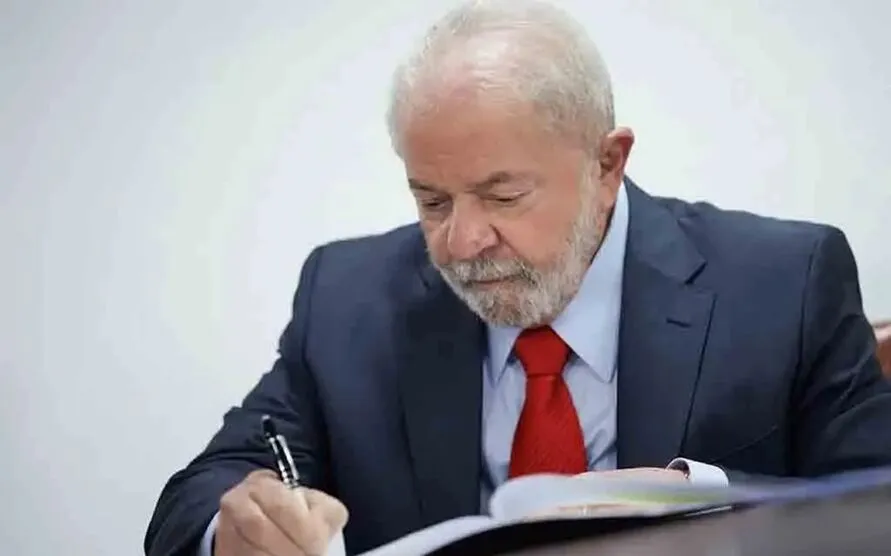 Imagem descritiva da notícia Lula sanciona lei que tipifica bullying no Código Penal