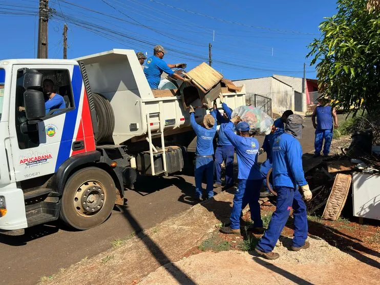 Imagem descritiva da notícia Mutirão contra dengue recolhe 
150 t de resíduos em Apucarana