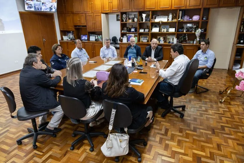 Imagem descritiva da notícia Presidente da Fiep conhece programas de Apucarana
