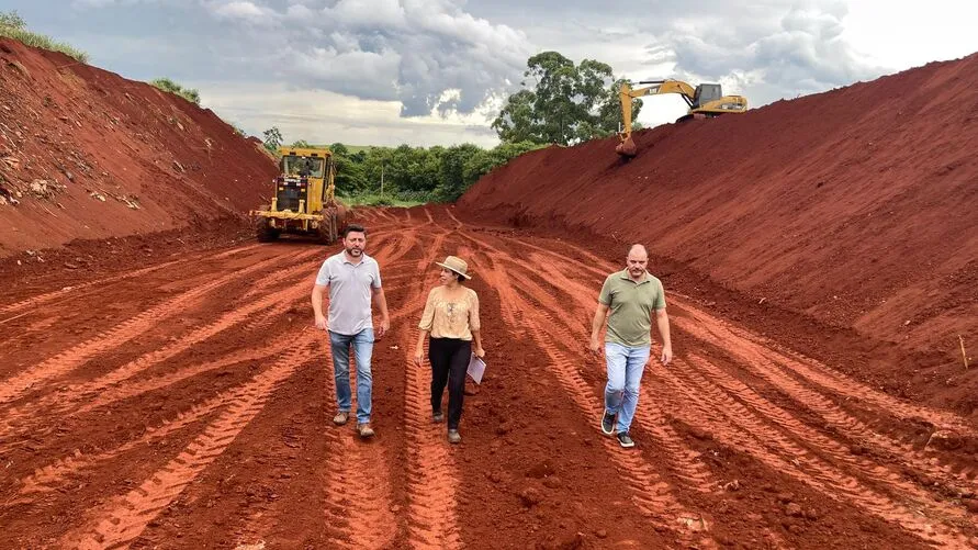 Projeto da vala apresenta dimensões significativas tendo 90m x 22 m