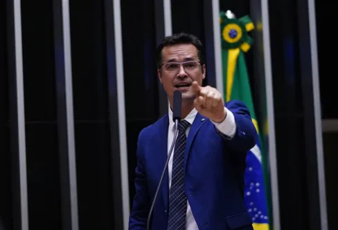 Imagem descritiva da notícia Deltan ironiza declarações do ministro Moraes