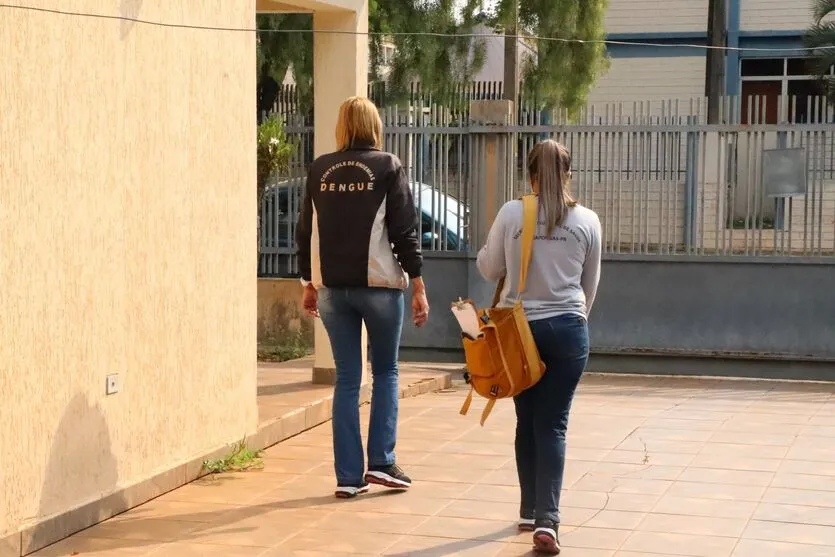 Agentes de controle de endemias em Arapongas: município tem 195 casos confirmados
