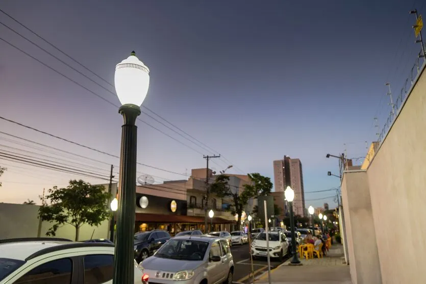 Imagem descritiva da notícia Apucarana conclui instalação de iluminação em rua gastronômica