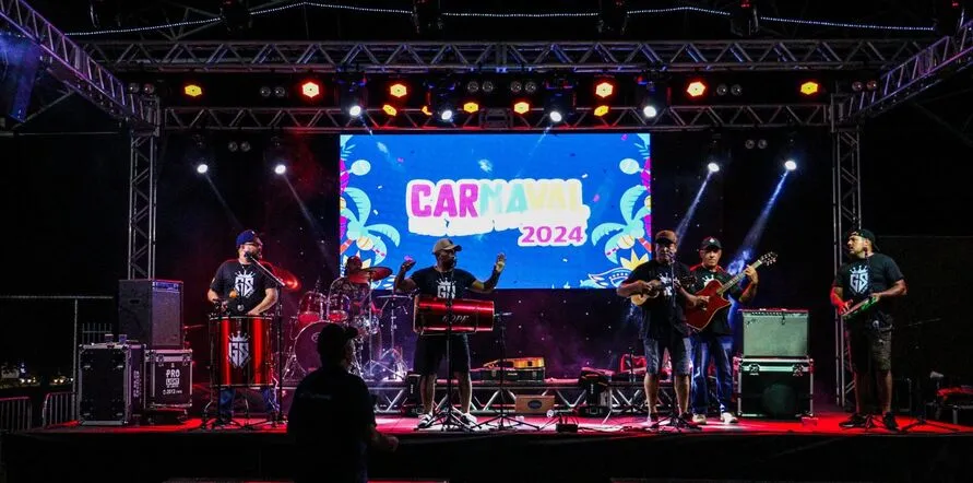 Imagem descritiva da notícia Giro
 regional: Grande público prestigia carnaval em Arapongas