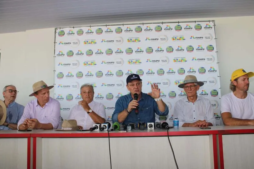 Imagem descritiva da notícia Ministro reconhece sanidade e qualidade do agro do Paraná