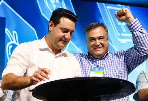 Imagem descritiva da notícia Arapongas recebe Ratinho Jr. e Beto Preto