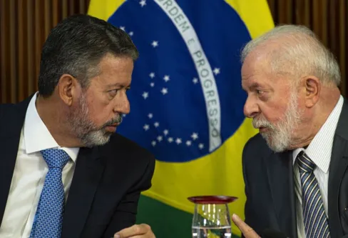 Imagem descritiva da notícia Lira e Lula buscam trégua na guerra entre poderes