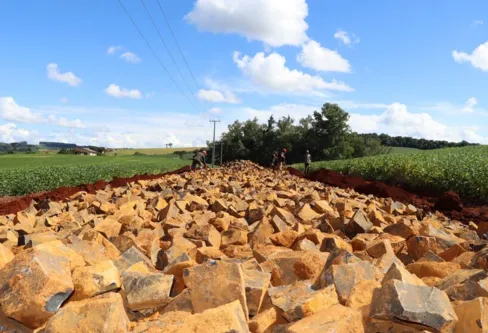 Imagem descritiva da notícia Ivaiporã avança com obras de pavimentação na zona rural
