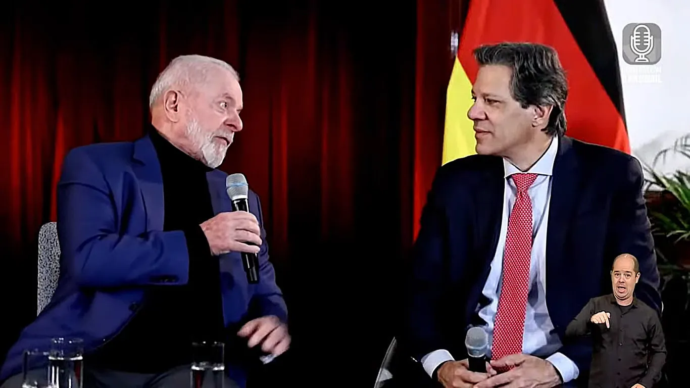 BrasÃ­lia (DF), 21.11.2023 - Presidente Lula, acompanhado dos Ministros Fernando Haddad, Carlos FÃ¡varo; Paulo Teixeira, Rui Costa e Luciana Genro, Ã© entrevistado pelo jornalista Marcos Uchoa para o programa Conversa com o Presidente, no PalÃ¡cio do Alvorada. Imagem: Canal Gov