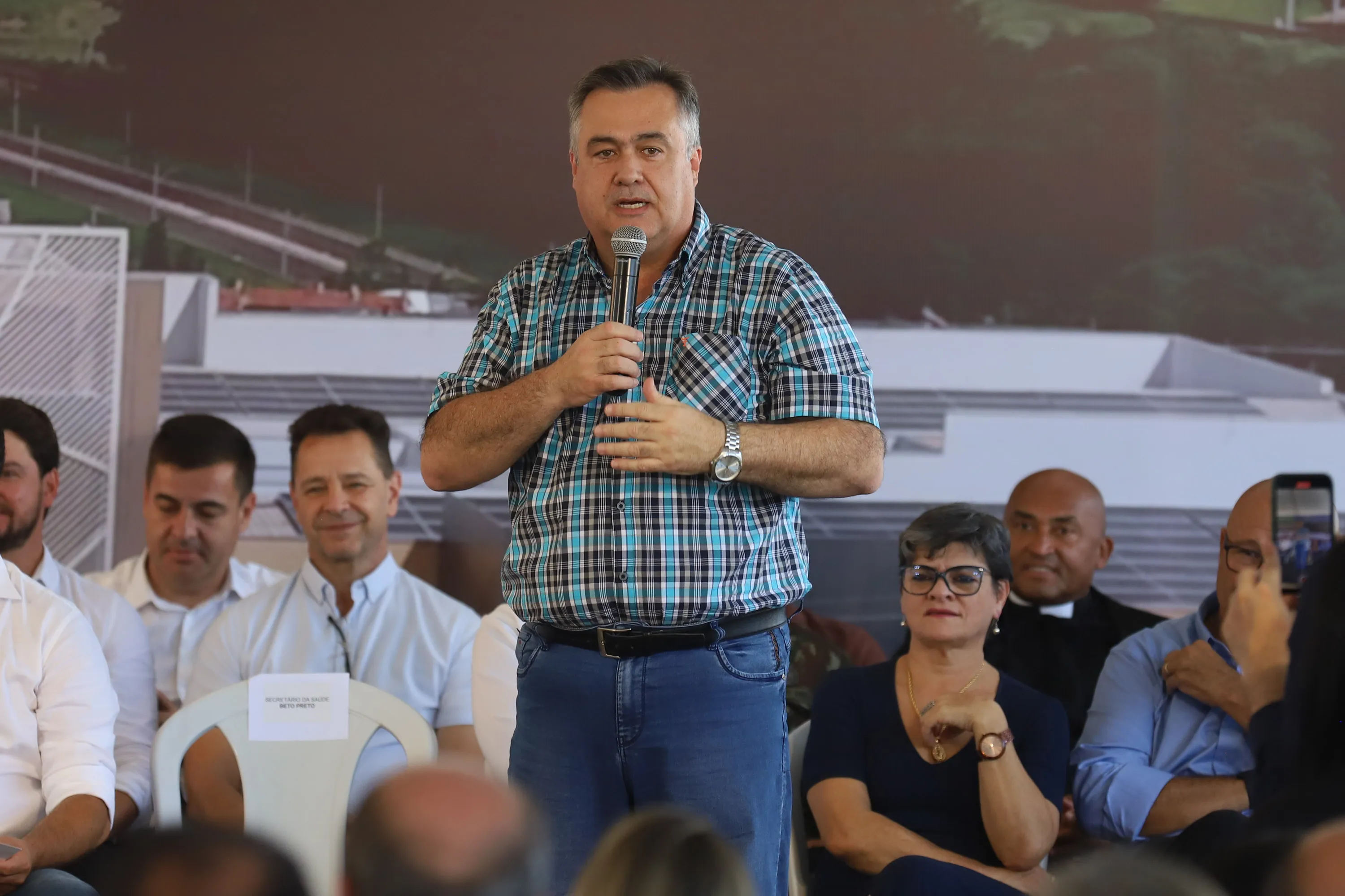O governador Carlos Massa Ratinho Junior inaugura nesta quinta-feira (1) , o novo pronto-socorro do Hospital Norte Paranaense (Honpar), em Arapongas. O Governo do Estado, por meio da Secretaria de Estado da Saúde (Sesa), investiu R$ 16,6 milhões para a construção do espaço, que conta com 140 leitos para os usuários do Sistema Único de Saúde (SUS).   - 1/02/2024 - Foto: Geraldo Bubniak/AEN