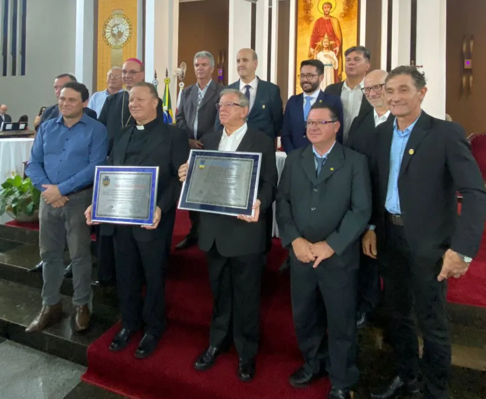 Imagem descritiva da notícia Padres são Cidadãos Honorários de Apucarana