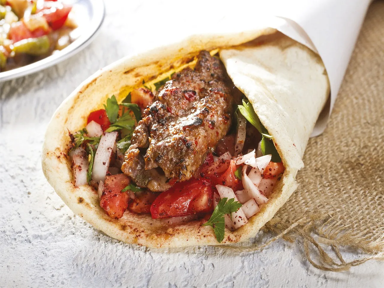 Imagem descritiva da notícia Aprenda a fazer kebab, sanduíche turco que ganhou o mundo