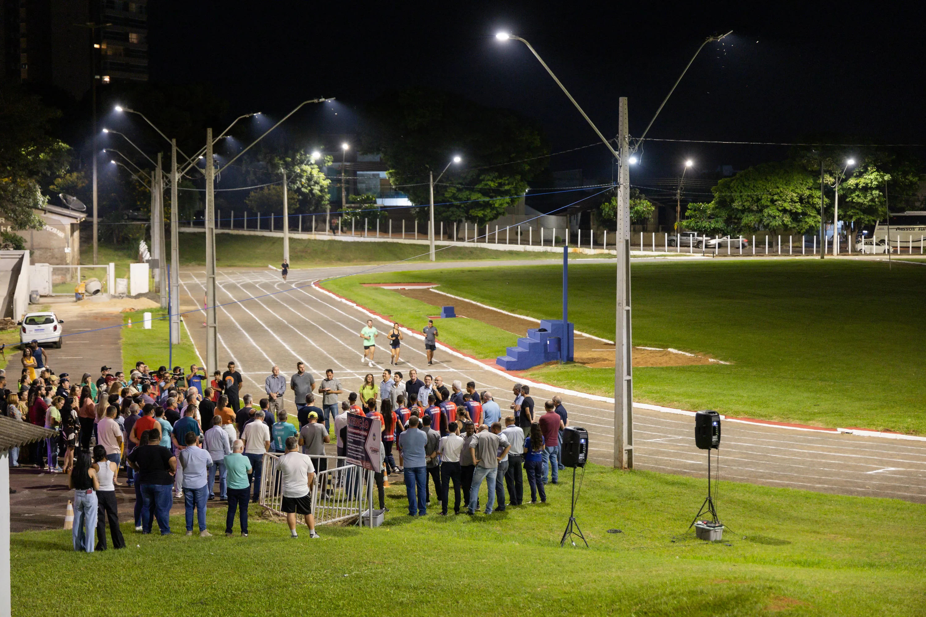 Imagem descritiva da notícia Nova iluminação do ‘Lagoão’
é inaugurada em Apucarana