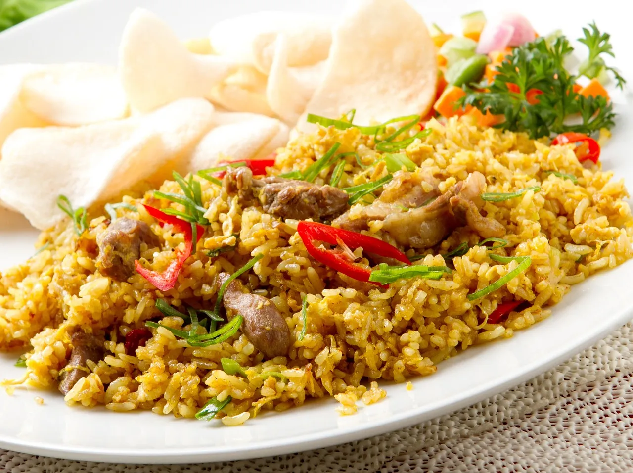 Imagem descritiva da notícia Rápido, arroz frito com pernil suíno facilita a vida na cozinha