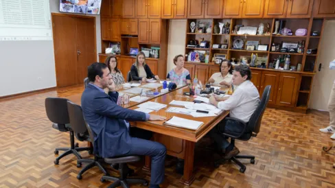 Imagem descritiva da notícia Reunião discute demandas dos servidores em Apucarana