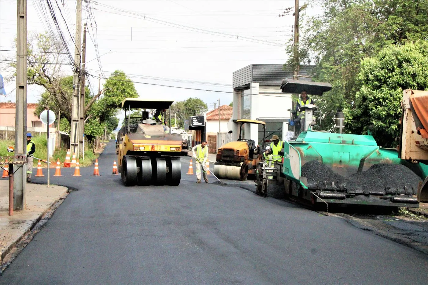 Imagem descritiva da notícia Arapongas inicia pavimentação  anunciada em pacote de obras