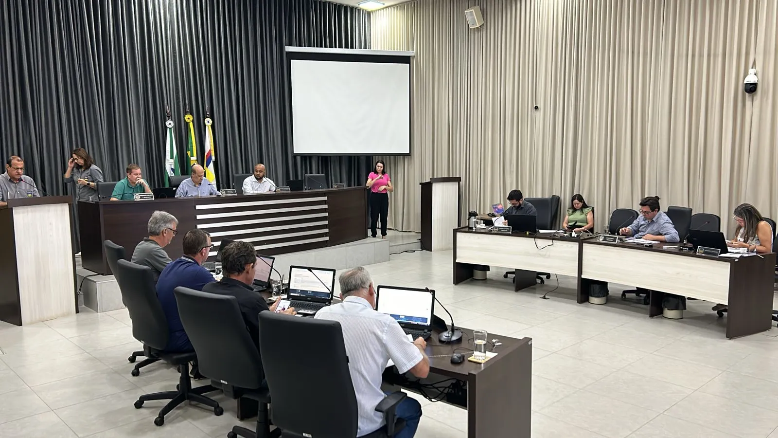 Imagem descritiva da notícia Câmara de Apucarana realiza sessão ordinária com pauta de votação bastante enxuta