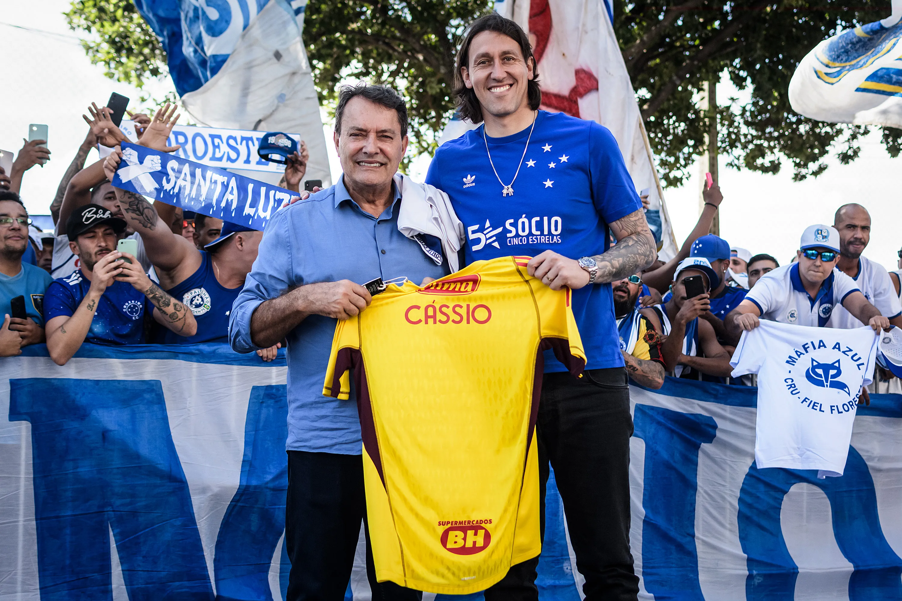 Imagem descritiva da notícia Cruzeiro arma festa e anuncia contratação do goleiro Cássio