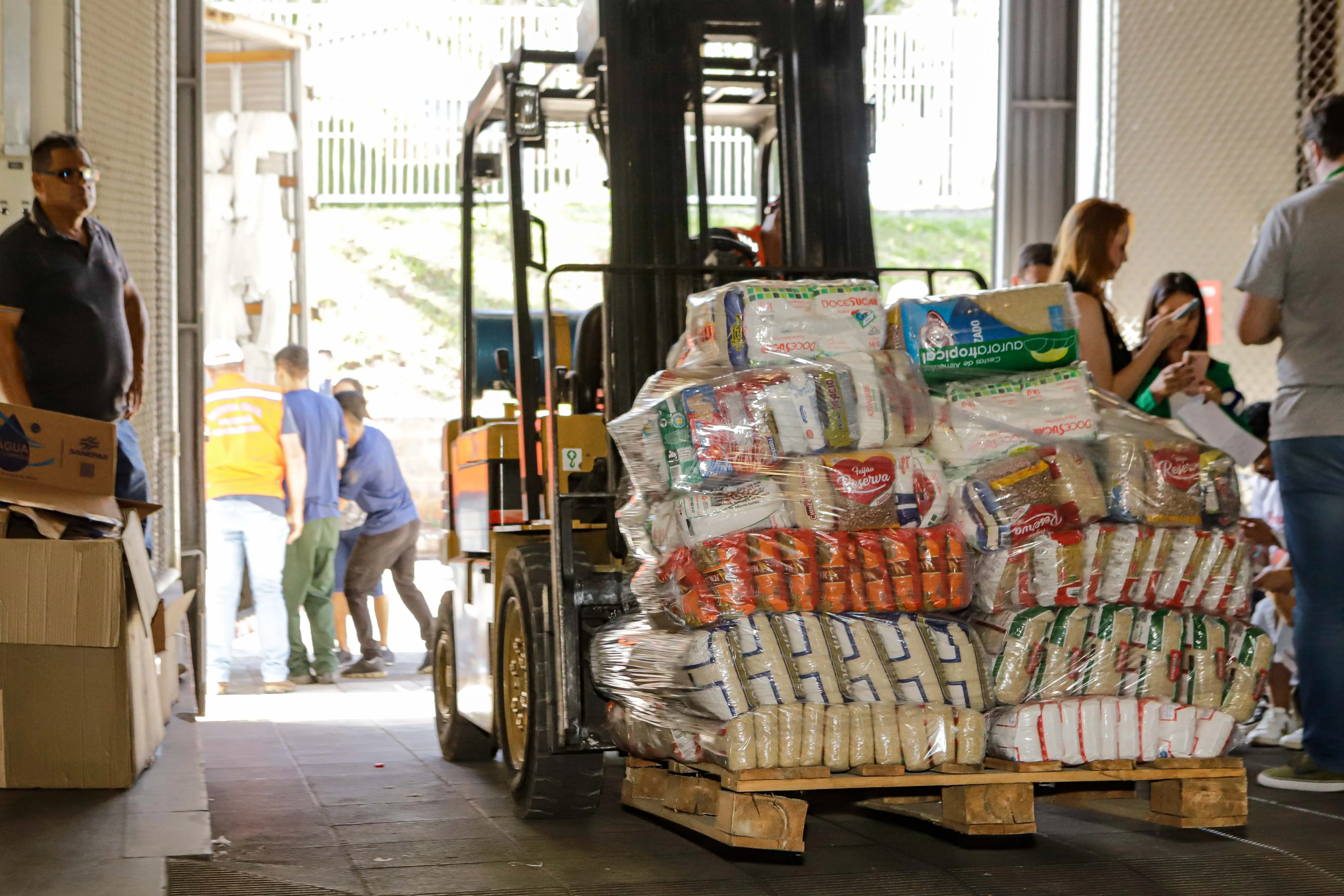 Imagem descritiva da notícia Paraná já arrecadou 1,5 mil toneladas de donativos ao RS