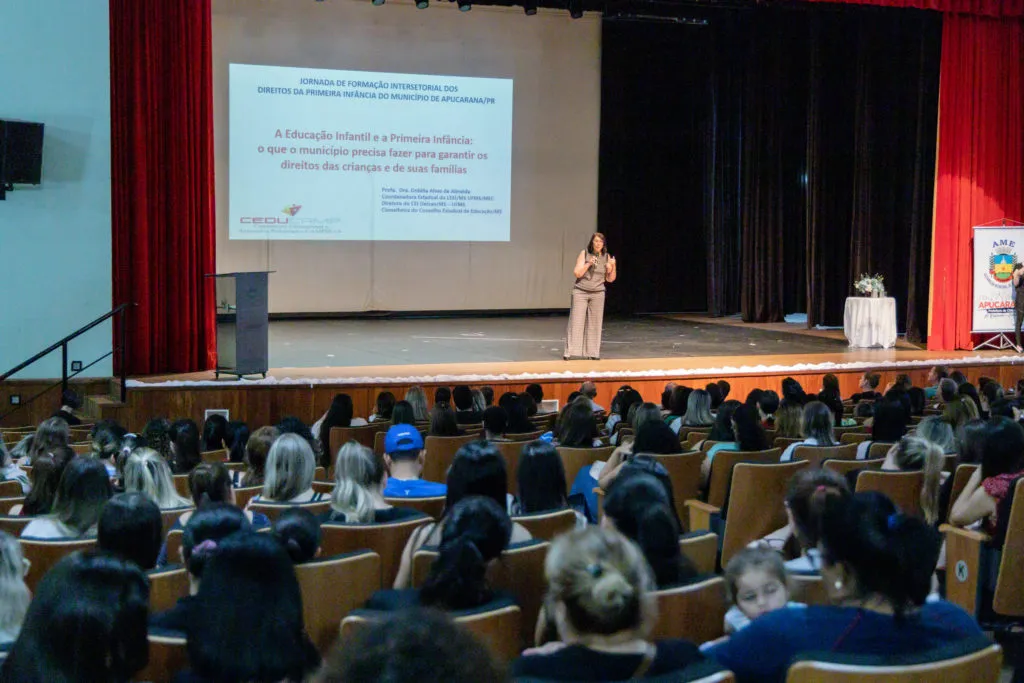 Imagem descritiva da notícia Plano Municipal pela Primeira Infância é debatido em Apucarana
