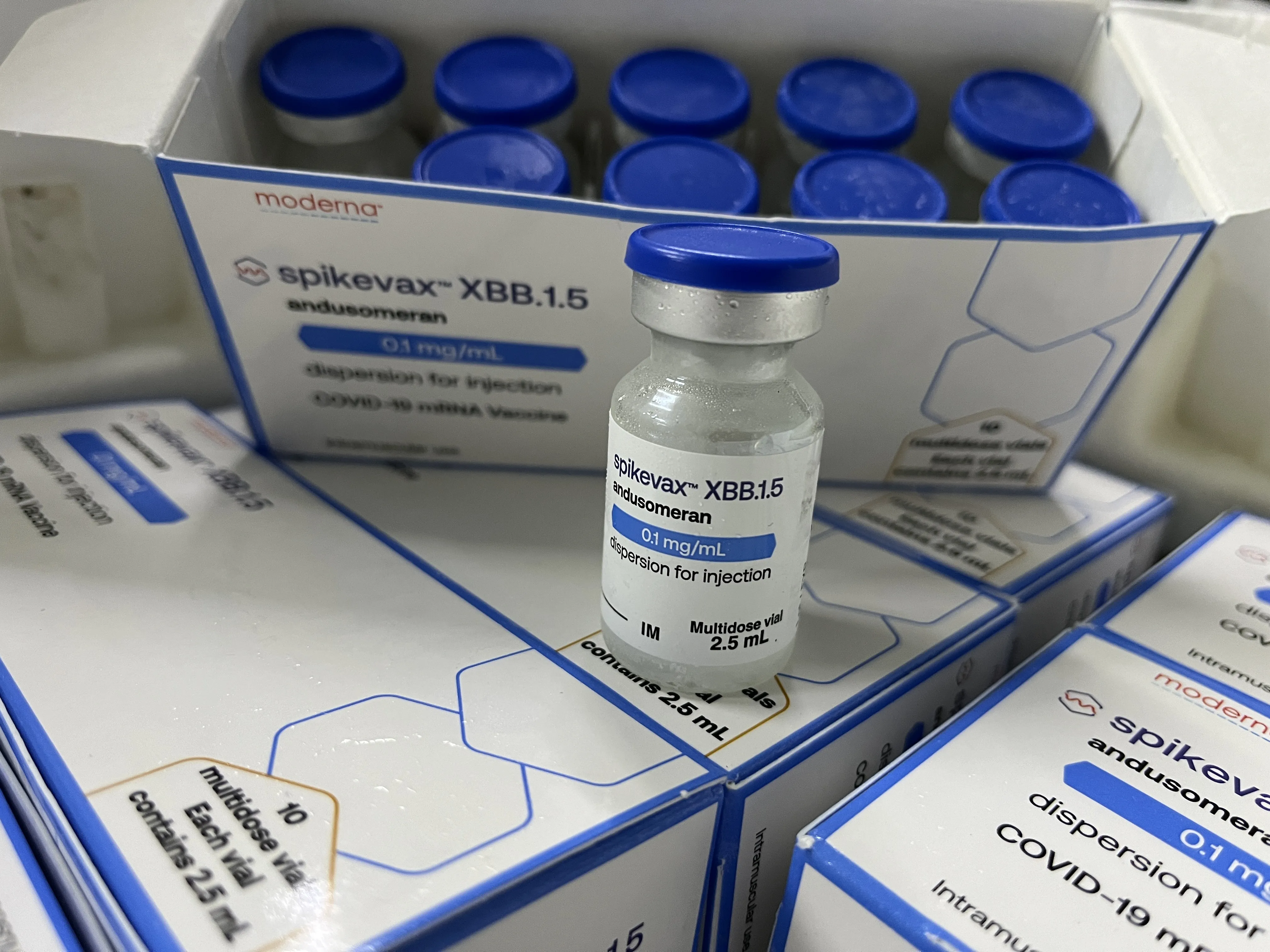 Imagem descritiva da notícia Paraná recebe primeiro lote da vacina atualizada da Covid-19