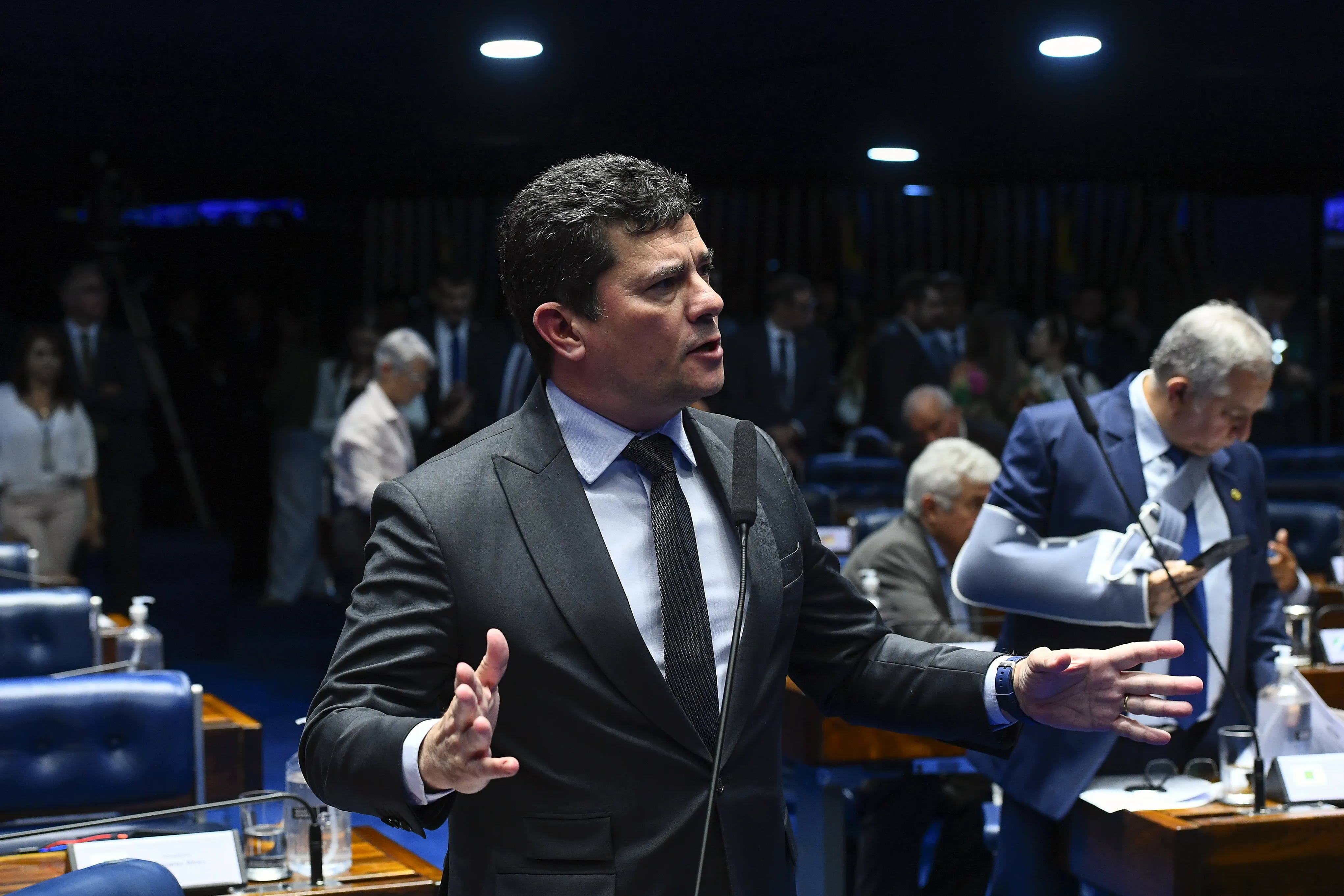 Plenário do Senado Federal durante sessão deliberativa ordinária. 

Na ordem do dia, a PEC 10/2023, que altera a Constituição Federal para instituir a parcela mensal de valorização por tempo de exercício dos magistrados e membros do Ministério Público.

Em pronunciamento, à bancada, senador Sergio Moro (União-PR).

Foto: Marcos Oliveira/Agência Senado